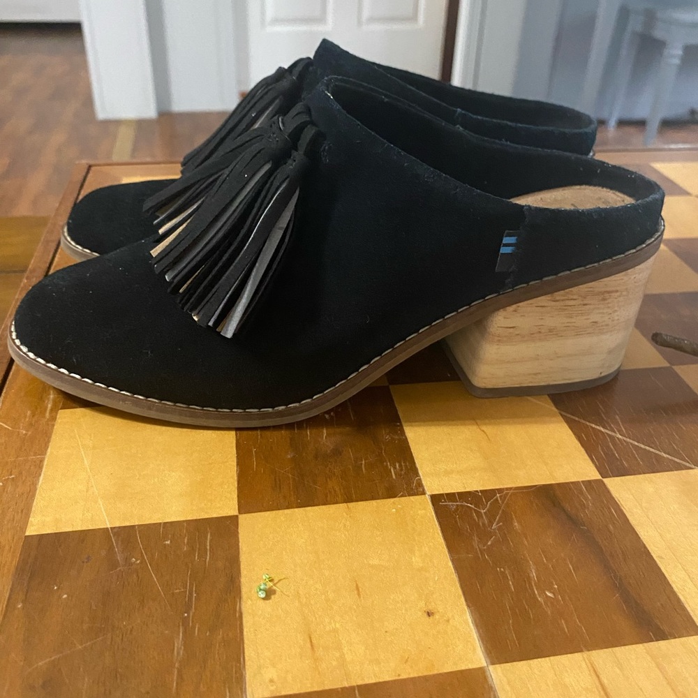 Tom’s black suede slides